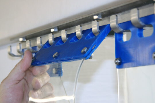 Streifenvorhang PVC - Klemmprofile ohne Werkzeug austauschbar